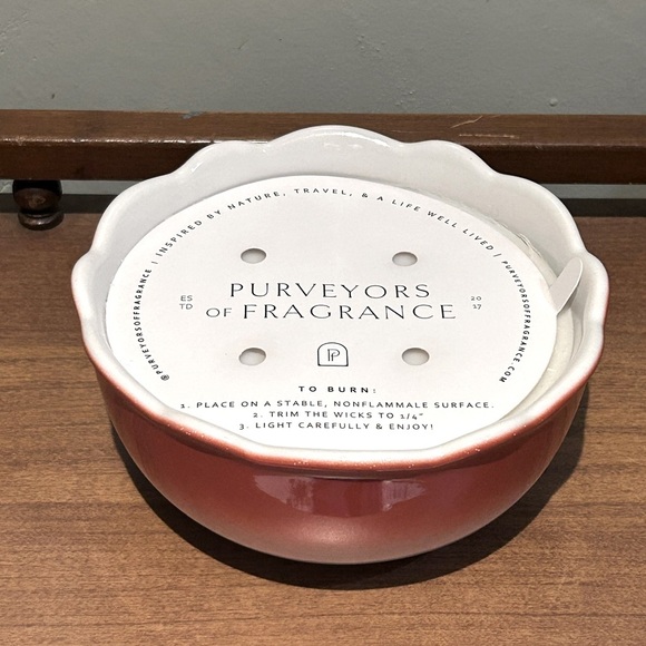 PURVEYORS OF FRAGRANCE Large Round 4 Wick Scented Candle In Ceramic Floral Base - Picture 7 of 7